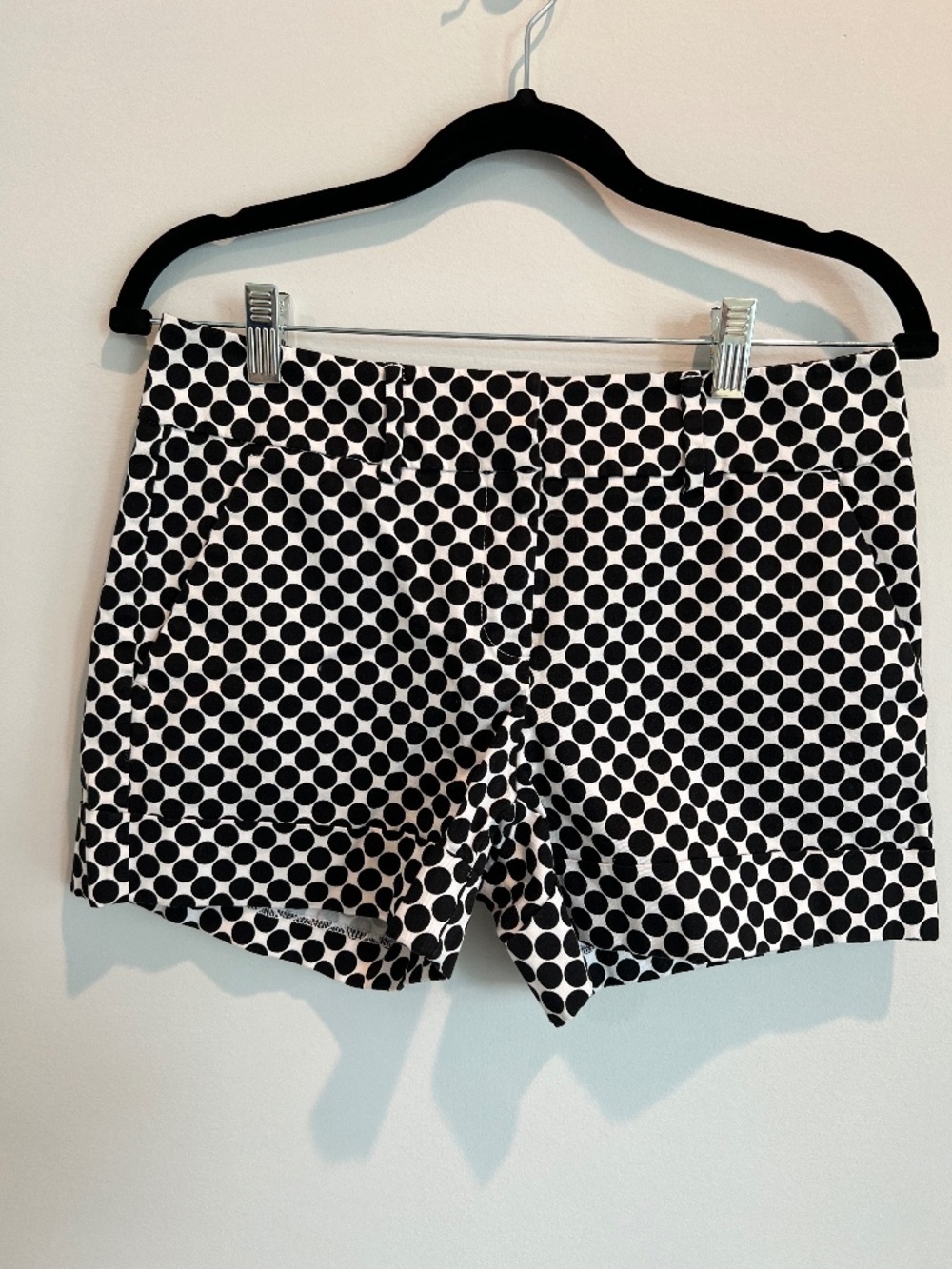 New York & Company Black and White Geometric Circle Patterned Shorts Size 4